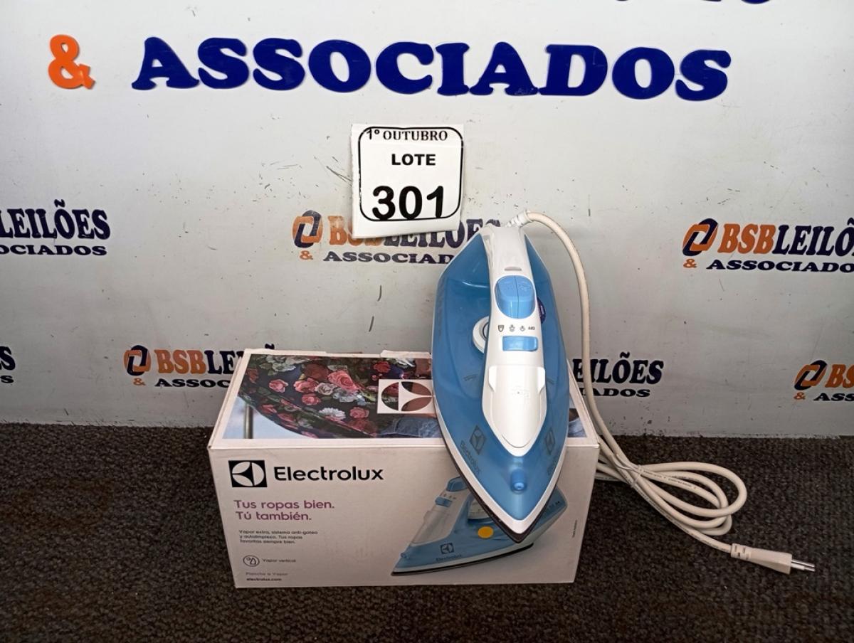 01 FERRO DE PASSAR ROUPAS A VAPOR ELECTROLUX COR BRANCA C/ AZUL (NOVO). (NO ESTADO) ATENÇÃO! FAZER A VISITAÇÃO ANTES DE ARREMATAR, NÃO SABEMOS SE FUNCIONA. LEILÃO NÃO TEM GARANTIA E NEM DEVOLUÇÃO, SUJEITO A POSSÍVEIS AVARIAS VISÍVEIS/OCULTAS E/OU AUSÊNCIA DE COMPONENTES.