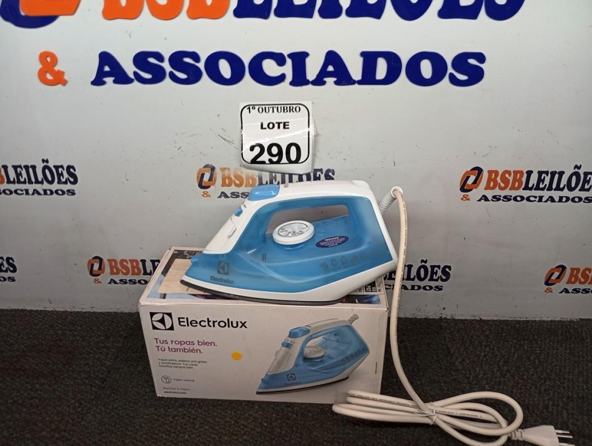 01 FERRO DE PASSAR ROUPAS A VAPOR ELECTROLUX COR BRANCA C/ AZUL (NOVO). (NO ESTADO) ATENÇÃO! FAZER A VISITAÇÃO ANTES DE ARREMATAR, NÃO SABEMOS SE FUNCIONA. LEILÃO NÃO TEM GARANTIA E NEM DEVOLUÇÃO, SUJEITO A POSSÍVEIS AVARIAS VISÍVEIS/OCULTAS E/OU AUSÊNCIA DE COMPONENTES.