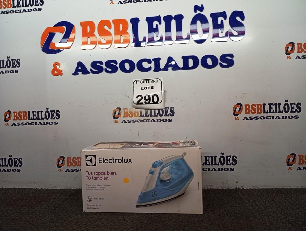 01 FERRO DE PASSAR ROUPAS A VAPOR ELECTROLUX COR BRANCA C/ AZUL (NOVO). (NO ESTADO) ATENÇÃO! FAZER A VISITAÇÃO ANTES DE ARREMATAR, NÃO SABEMOS SE FUNCIONA. LEILÃO NÃO TEM GARANTIA E NEM DEVOLUÇÃO, SUJEITO A POSSÍVEIS AVARIAS VISÍVEIS/OCULTAS E/OU AUSÊNCIA DE COMPONENTES.