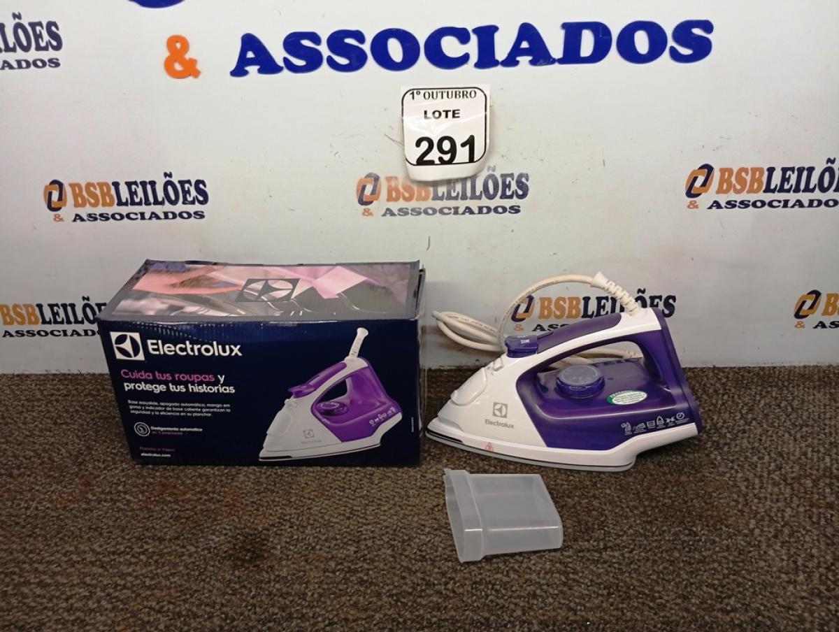 01 FERRO DE PASSAR ROUPAS A VAPOR ELECTROLUX COR BRANCA C/ ROXO (NOVO). (NO ESTADO) ATENÇÃO! FAZER A VISITAÇÃO ANTES DE ARREMATAR, NÃO SABEMOS SE FUNCIONA. LEILÃO NÃO TEM GARANTIA E NEM DEVOLUÇÃO, SUJEITO A POSSÍVEIS AVARIAS VISÍVEIS/OCULTAS E/OU AUSÊNCIA DE COMPONENTES.