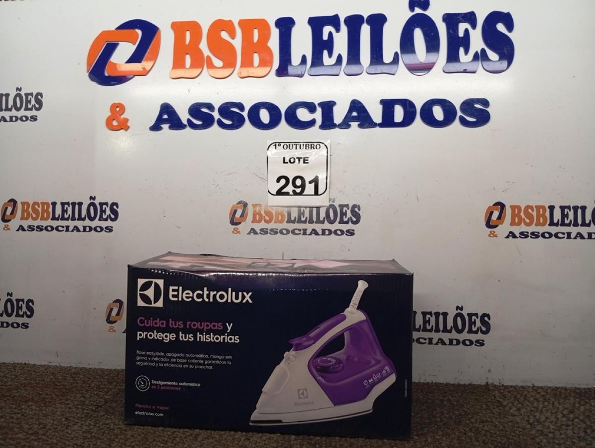 01 FERRO DE PASSAR ROUPAS A VAPOR ELECTROLUX COR BRANCA C/ ROXO (NOVO). (NO ESTADO) ATENÇÃO! FAZER A VISITAÇÃO ANTES DE ARREMATAR, NÃO SABEMOS SE FUNCIONA. LEILÃO NÃO TEM GARANTIA E NEM DEVOLUÇÃO, SUJEITO A POSSÍVEIS AVARIAS VISÍVEIS/OCULTAS E/OU AUSÊNCIA DE COMPONENTES.