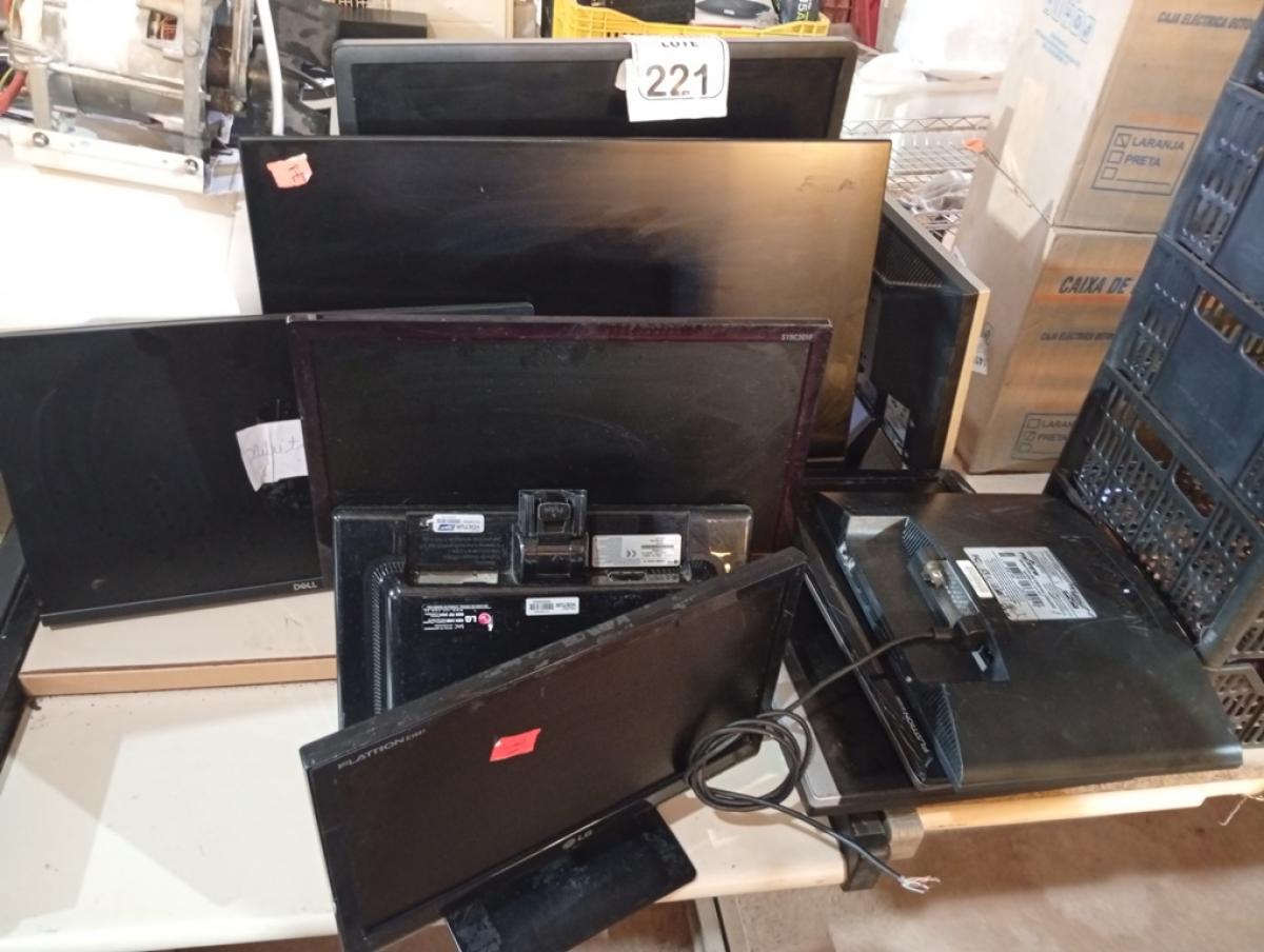 09 MONITORES LCD MARCAS E MODELOS DIVERSOS P/RETIRADA DE PEÇAS. (NO ESTADO) ATENÇÃO! FAZER A VISITAÇÃO ANTES DE ARREMATAR, NÃO SABEMOS SE FUNCIONA. LEILÃO NÃO TEM GARANTIA E NEM DEVOLUÇÃO, SUJEITO A POSSÍVEIS AVARIAS VISÍVEIS/OCULTAS E/OU AUSÊNCIA DE COMPONENTES.