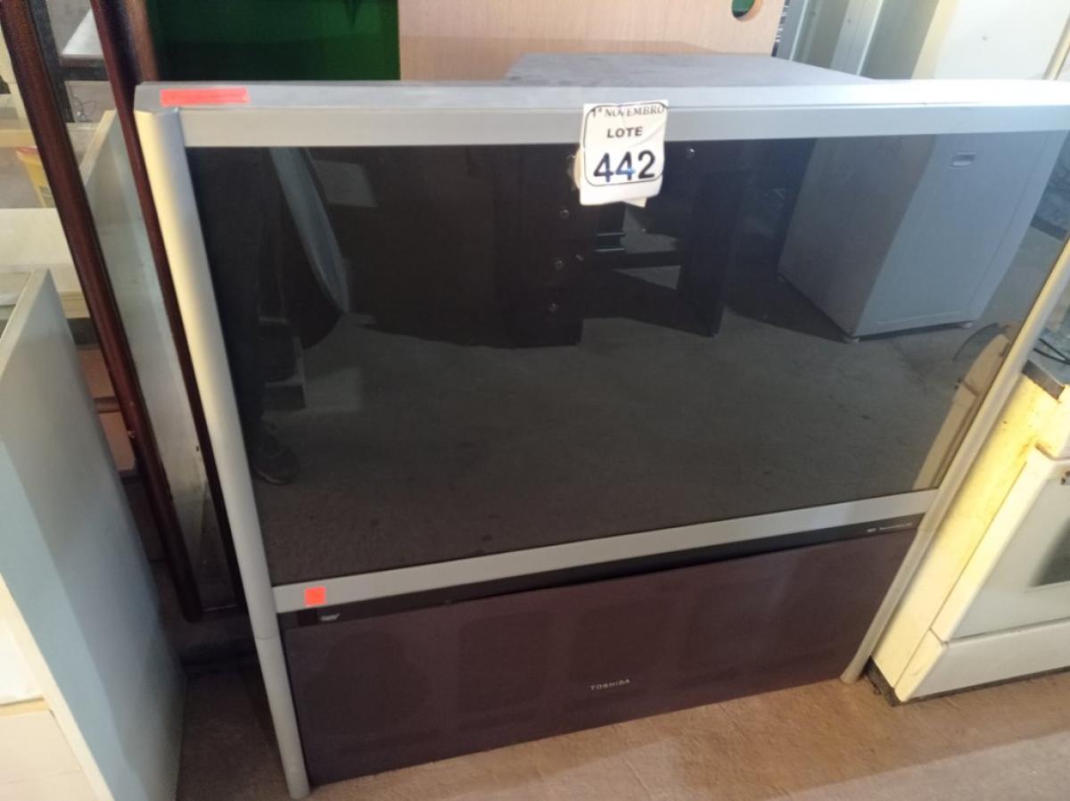 01 TV DE TUBO ANTIGA MARCA TOSHIBA. (NO ESTADO) ATENÇÃO! FAZER A VISITAÇÃO ANTES DE ARREMATAR, NÃO SABEMOS SE FUNCIONA. LEILÃO NÃO TEM GARANTIA E NEM DEVOLUÇÃO, SUJEITO A POSSÍVEIS AVARIAS VISÍVEIS/OCULTAS E/OU AUSÊNCIA DE COMPONENTES.